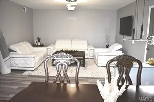 4366 Chateau De Ville Dr, Saint Louis, MO 63129 - Photo 8