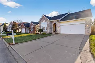 922 Ridgepointe Pl Cir, Lake Saint Louis, MO 63367 - Photo 2