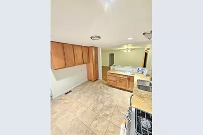 11304 Momarte Lane, Saint Louis, MO 63146 - Photo 8