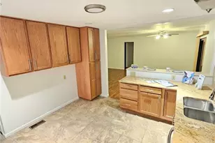 11304 Momarte Ln, Saint Louis, MO 63146 - Photo 8