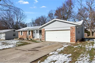 18 Kenworth Drive, Saint Peters, MO 63376 - Photo 2