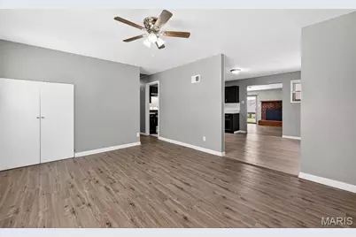 1075 Wycomb Drive, Florissant, MO 63033 - Photo 6