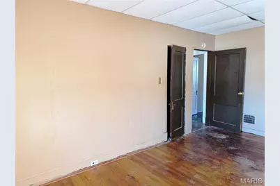 2042 E Adelaide Avenue, Saint Louis, MO 63107 - Photo 10