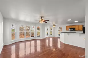 1605 Hurstborough Manor Dr, Hazelwood, MO 63042 - Photo 4