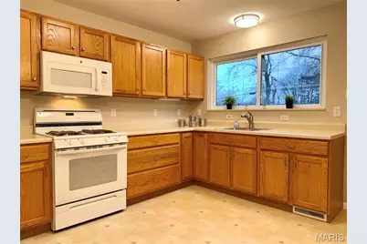 1320 Pepperhill Drive, Florissant, MO 63033 - Photo 8