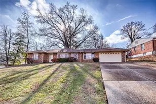 18 Cardigan Dr, Ferguson, MO 63135 - Photo 2