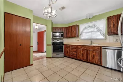 1300 Tahoe Valley Court, Ballwin, MO 63021 - Photo 8