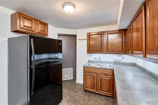 11900 Grant Pl, Des Peres, MO 63131 - Photo 40