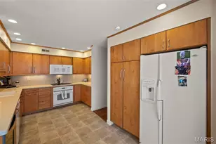 208 Ambridge Ct, Chesterfield, MO 63017 - Photo 16