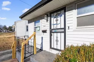 321 Caithness Rd, Saint Louis, MO 63137 - Photo 2