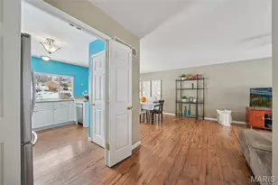 857 Vlg Mdw Dr, Ballwin, MO 63021 - Photo 8