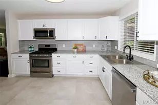 7 Barbre Ct, Saint Louis, MO 63119 - Photo 8