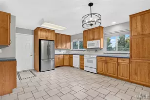 10744 Forest Path Dr, Saint Louis, MO 63128 - Photo 4