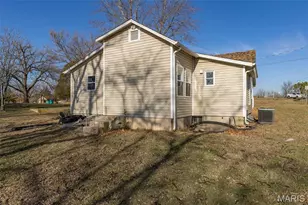 20 W Springfield Rd, Saint Clair, MO 63077 - Photo 4