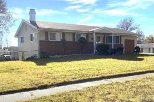 140 Mohan Dr, Florissant, MO 63033 - Photo 2