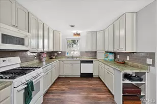 107 Little Hill Ct, Ballwin, MO 63011 - Photo 10