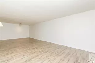 585 Coeur de Royale Dr, Creve Coeur, MO 63141 - Photo 12
