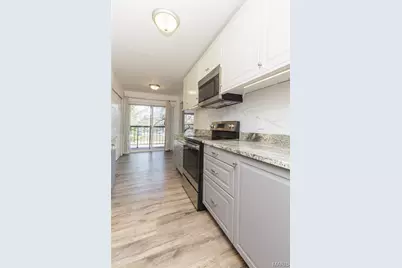585 Coeur De Royale Drive #201, Creve Coeur, MO 63141 - Photo 8