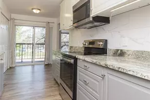 585 Coeur de Royale Dr, Creve Coeur, MO 63141 - Photo 8