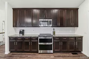 1810 Valley View Cir, Festus, MO 63028 - Photo 6