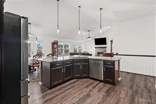 1810 Valley View Cir, Festus, MO 63028 - Photo 8