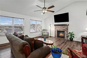 1810 Valley View Cir, Festus, MO 63028 - Photo 10