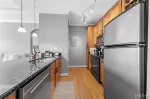 2706 Mcknight Crossing Ct, Saint Louis, MO 63124 - Photo 8