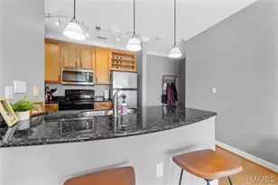 2706 Mcknight Crossing Ct, Saint Louis, MO 63124 - Photo 6