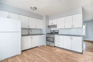 2482 Bonniebrook Dr, Maryland Heights, MO 63043 - Photo 10