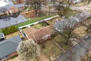 435 Hampshire Ct, Webster Groves, MO 63119 - Photo 2