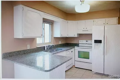 1920 Americana Way, Fenton, MO 63026 - Photo 6