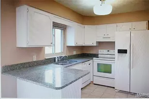 1920 Americana Way, Fenton, MO 63026 - Photo 6