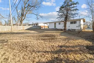 2345 Hummingbird Dr, Saint Louis, MO 63033 - Photo 32