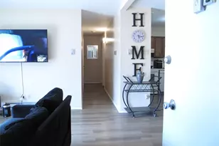 7609 Hazelcrest Dr, Hazelwood, MO 63042 - Photo 2