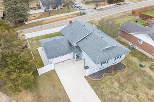 3968 Royal Estates Dr, Saint Louis, MO 63129 - Photo 10