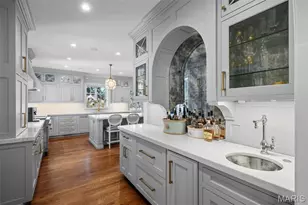 8 Ridgewood St, Ladue, MO 63124 - Photo 16