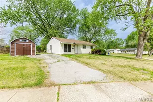 2435 Sixth Ln, Florissant, MO 63031 - Photo 2