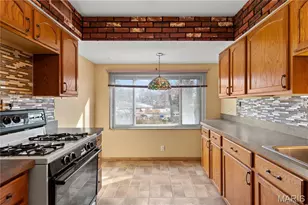 7400 Anrose Dr, University City, MO 63130 - Photo 10
