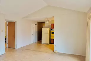 1370 Willowbrook Dr, Florissant, MO 63033 - Photo 8