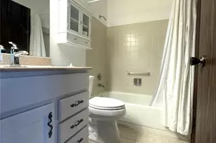 2041 Falling Brook Dr, Maryland Heights, MO 63043 - Photo 10