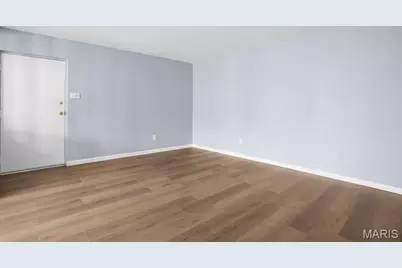 4278 Chateau De Ville #D, Saint Louis, MO 63129 - Photo 2