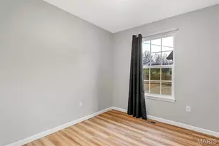 10132 Shapfield Ln, Affton, MO 63123 - Photo 18