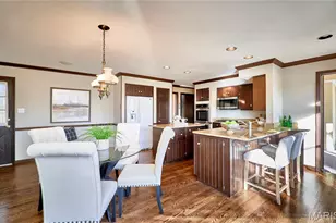 1652 Featherstone Dr, Town and Country, MO 63131 - Photo 16