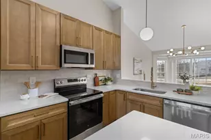 29 Salsibury Ct, Lake Saint Louis, MO 63367 - Photo 6