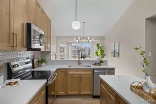 29 Salsibury Ct, Lake Saint Louis, MO 63367 - Photo 8