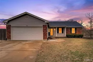 4 Walnut Creek Ct, Saint Charles, MO 63304 - Photo 2
