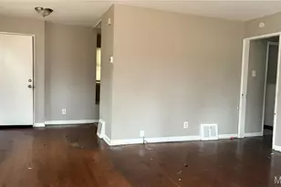 1718 Newhall Ct, Saint Louis, MO 63136 - Photo 2