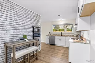 7 Chevington Ct, Ballwin, MO 63011 - Photo 10