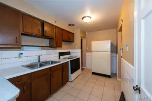 7401 Haywood Dr, Hanley Hills, MO 63133 - Photo 8