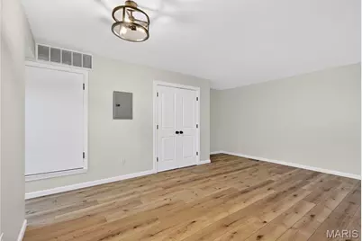 4392 Chateau De Ville Drive #A, Saint Louis, MO 63129 - Photo 8